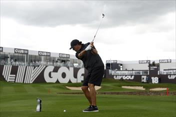 PGA Tour ra án phạt với golfer dự giải LIV Golf Invitational Series