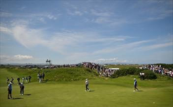 The Open 2025 khởi tranh: 5 golfer cùng dẫn đầu, Spidercam lần đầu xuất hiện tại major