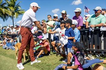 Greg Norman chính thức rời ghế CEO LIV Golf sau hơn bốn năm dẫn dắt